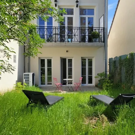 La Maison Marne & Bois - Private Suite, Terrace & Garden, Kitchenette, Near Paris Nogent-sur-Marne